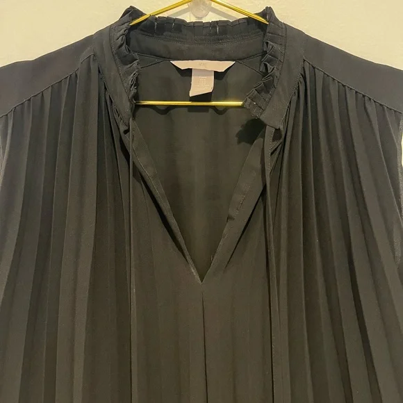 H&M Black Pleated Blouse Size Medium - Picture 3 of 6